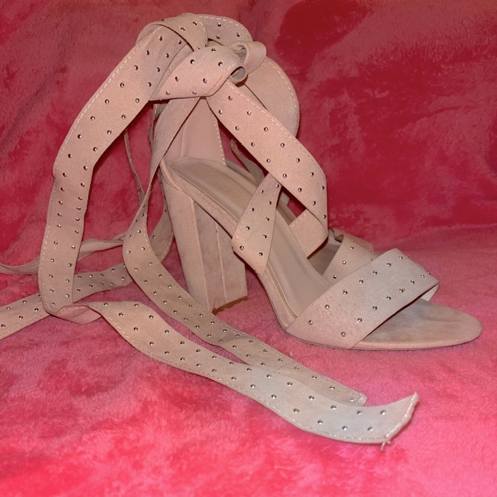 Size 6 
Pale pink/nude lace up w/ light gold stone heels
Sued material